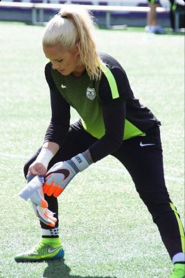 Giày đá bóng thương hiệu Nike cho nữ